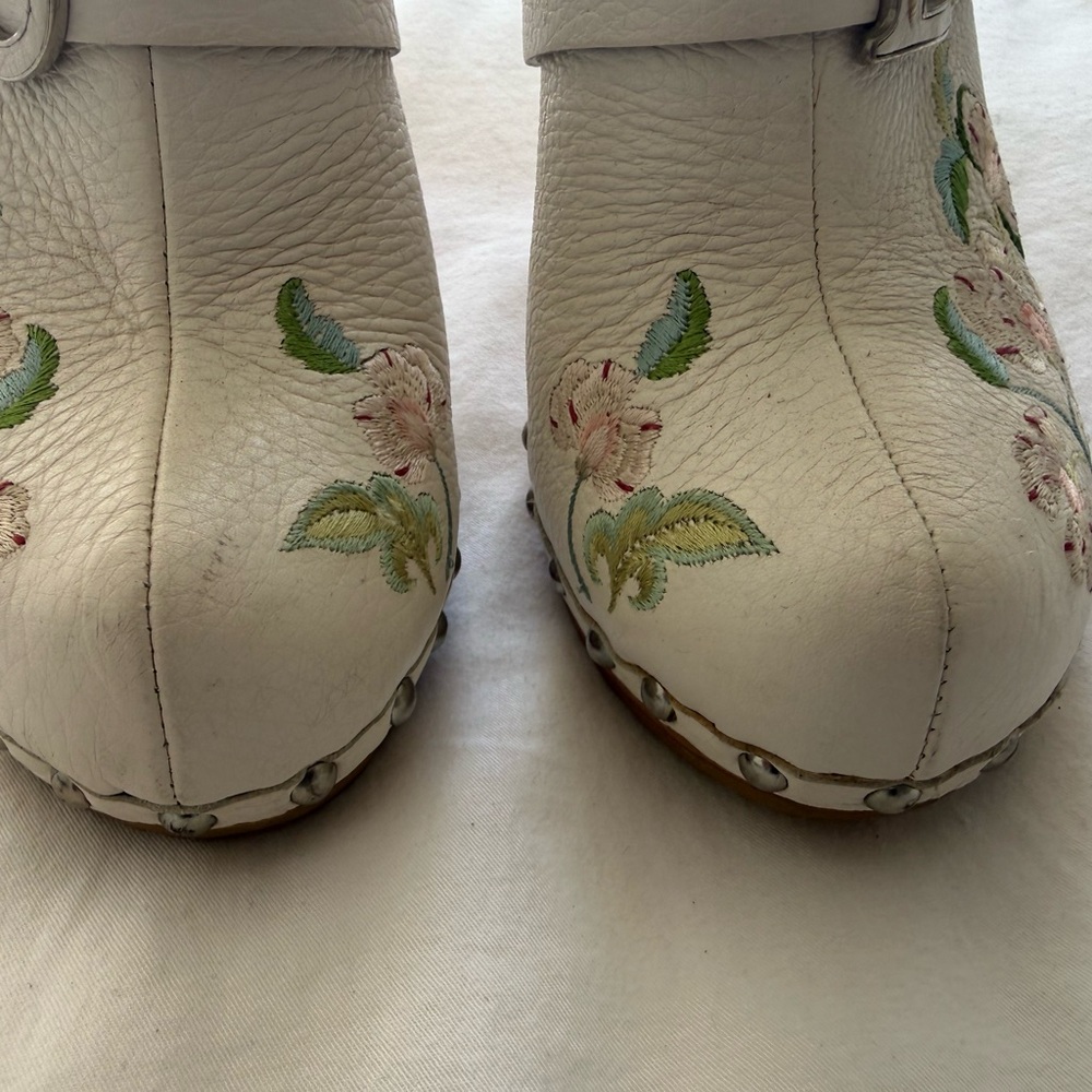 Dior John Galliano Cream Floral Mules with Tan Heel C/D design. - Picture 5 of 5